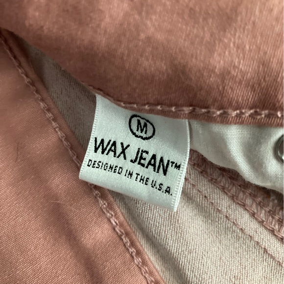 Butt lifting/ enhancing coloured Jean shorts - Picture 3 of 5